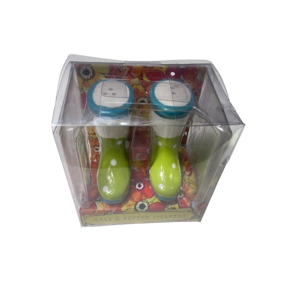 Grasslands Road Winter Boot Green & White w Polka Dot Salt & Pepper Shakers - Picture 6 of 6